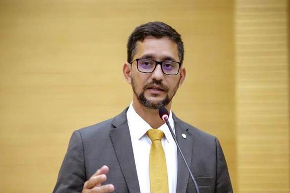 Deputado Anderson volta a cobrar do DER conclusão das obras para abastecimento de água tratada na Escola Hélio Botelho