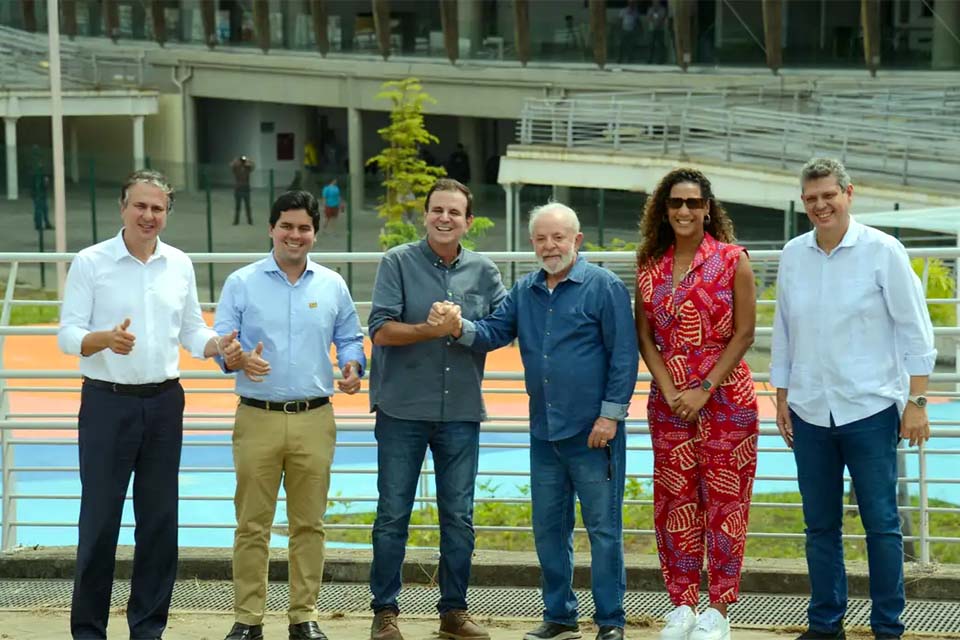 Lula lança pedra fundamental do IFRJ no Complexo do Alemão