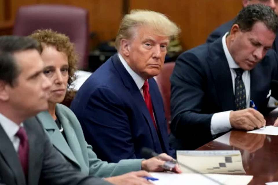 Trump se apresenta à Justiça nesta 5ª em processo sobre invasão ao Capitólio